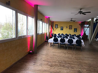 mit LED-Strahler